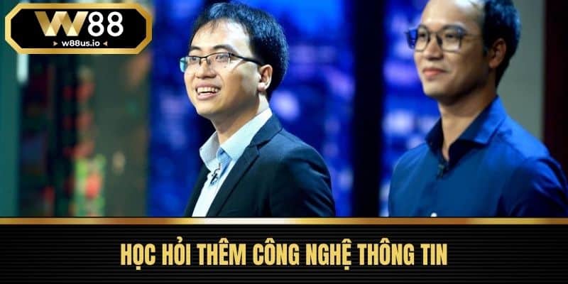 CEO Hải Nam - Hành Trình Vươn Tầm Lãnh Đạo Toàn Diện Tại W88 2 Học Hỏi Thêm Công Nghệ Thông Tin